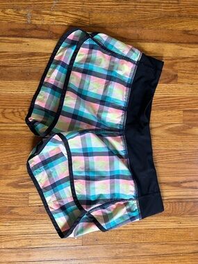 Plaid lululemon Shorts - Black Waistband - vintage size 8